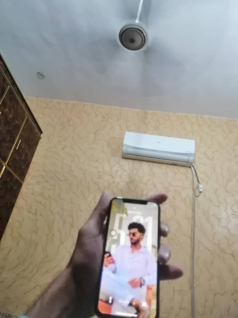 Apple iPhone 11 Pro 4