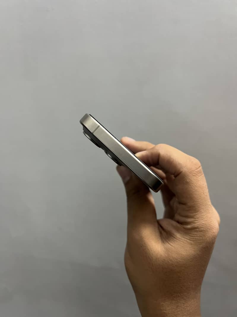 Apple iPhone 15 Pro 4