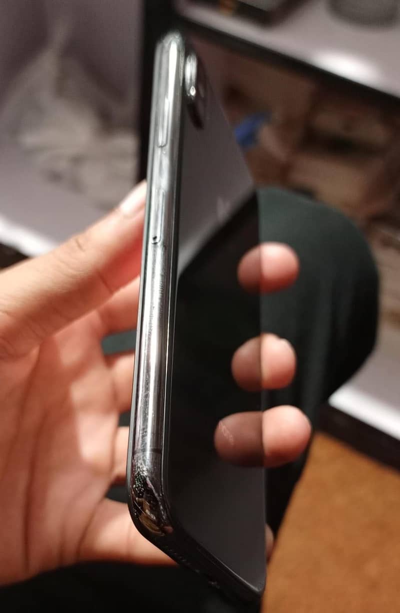 Apple iPhone X 4