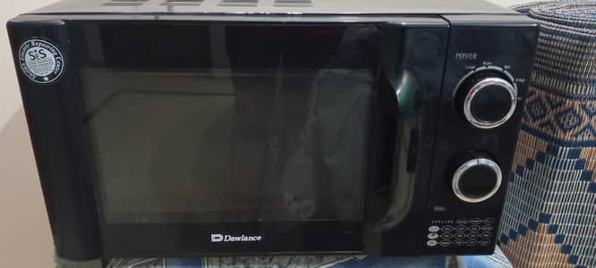 Dawlance MD4 microwave oven .