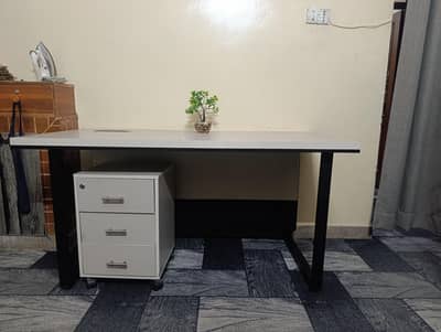 table & Chair