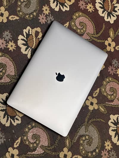 Apple MacBook Pro 2019 16inch display 4GB dedicated graphics