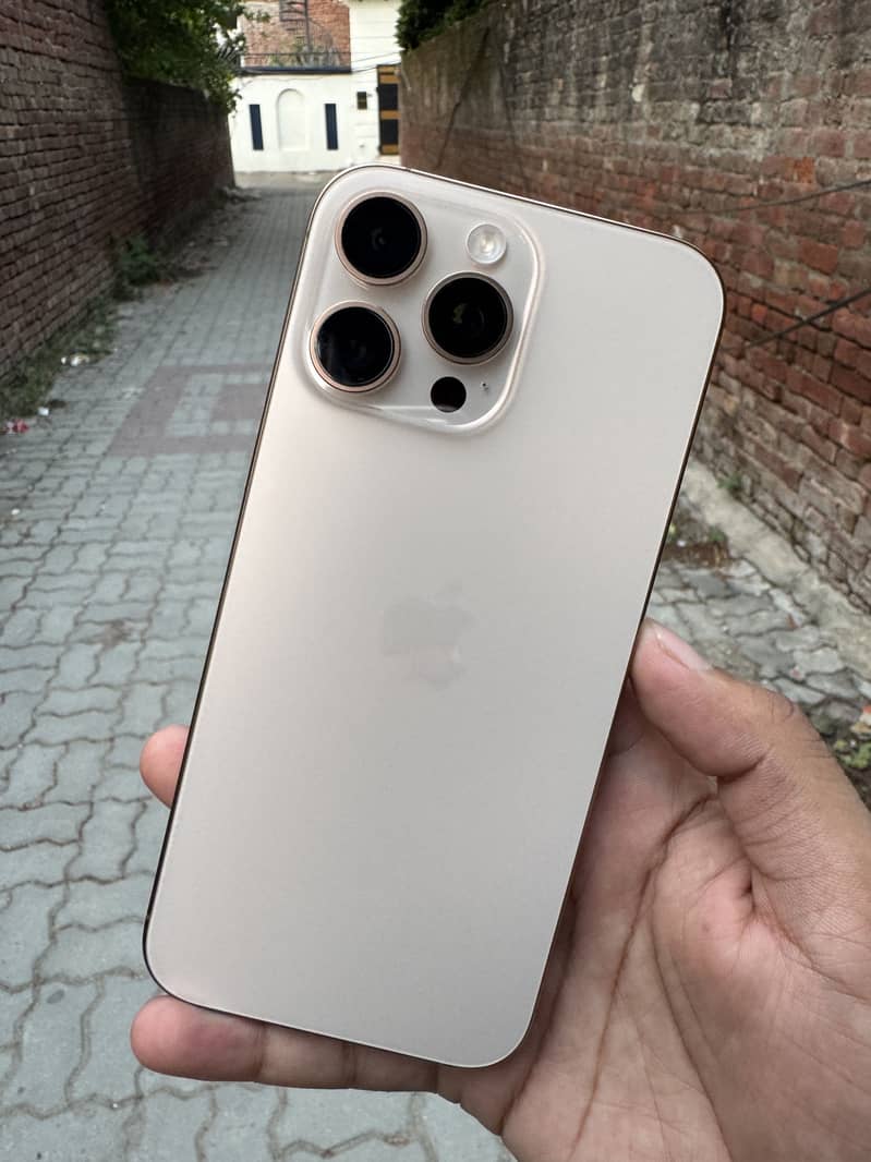 Apple iPhone 16 Pro Max 2