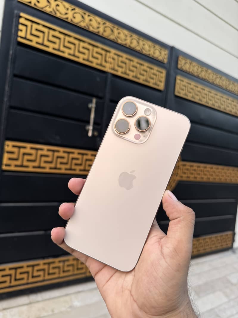 Apple iPhone 16 Pro Max 4
