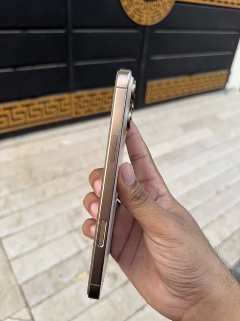 Apple iPhone 16 Pro Max 5