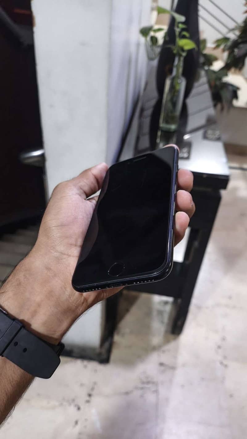 Apple iPhone SE 3rd generation 0