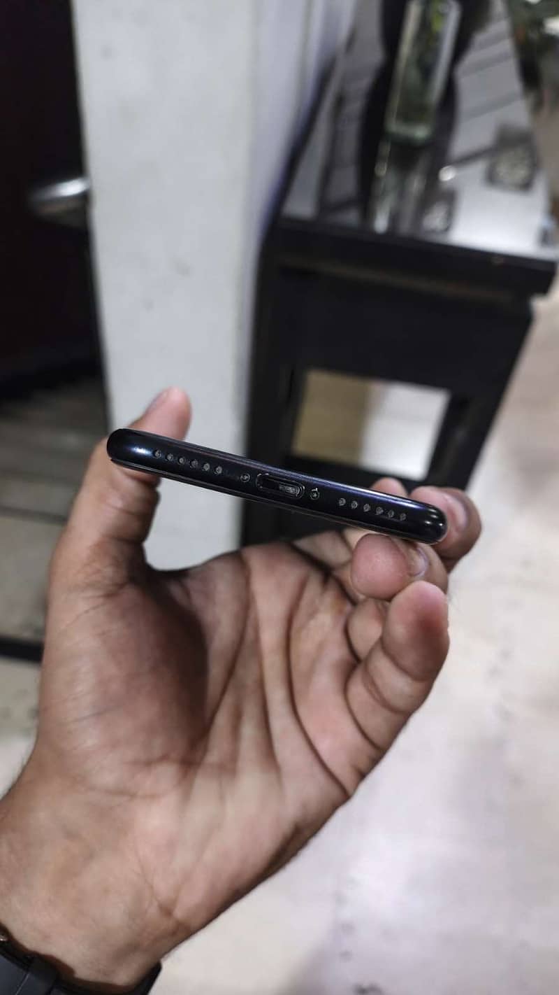 Apple iPhone SE 3rd generation 1