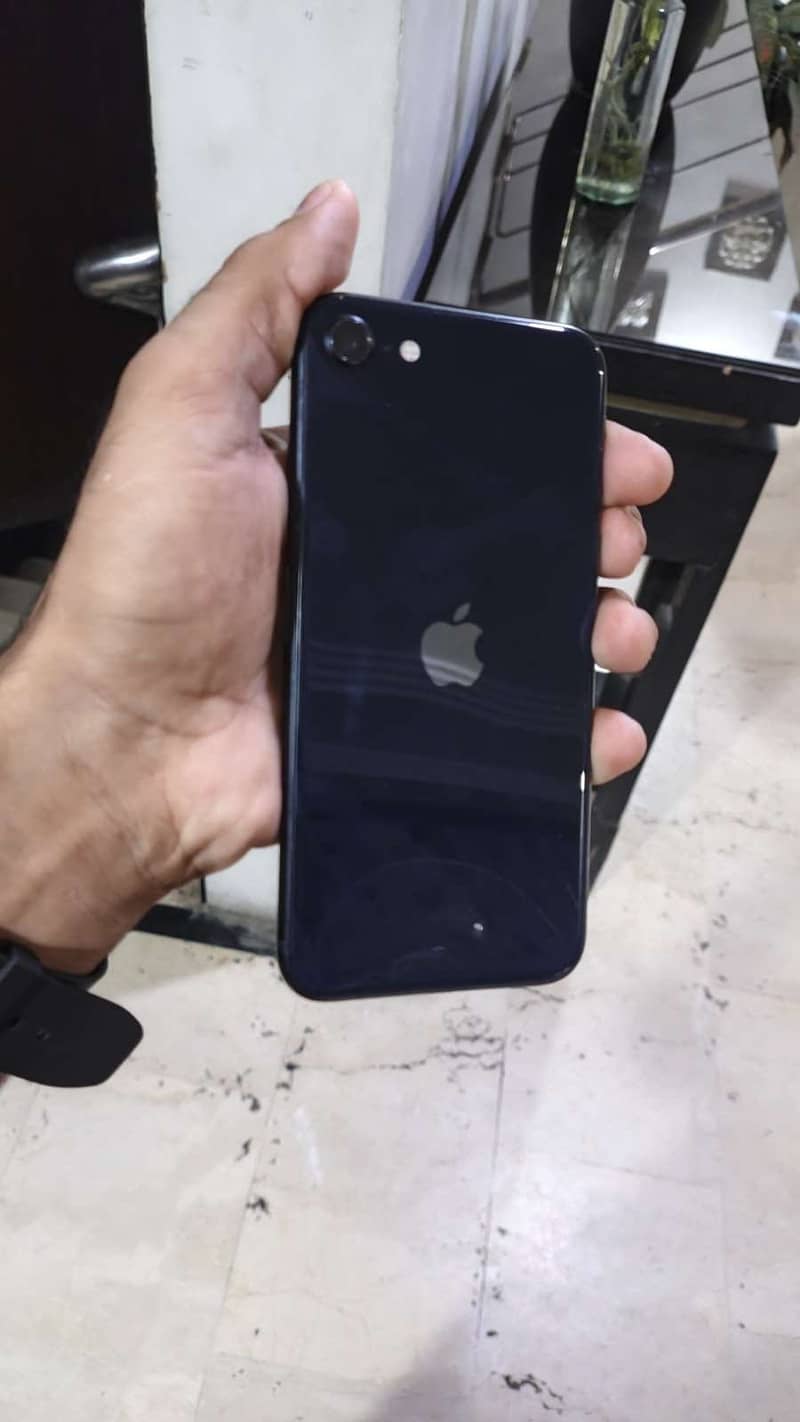 Apple iPhone SE 3rd generation 4