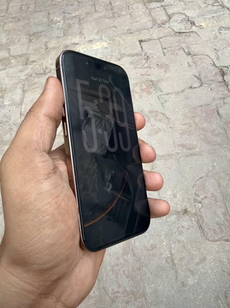 Apple iPhone 16 Pro 0