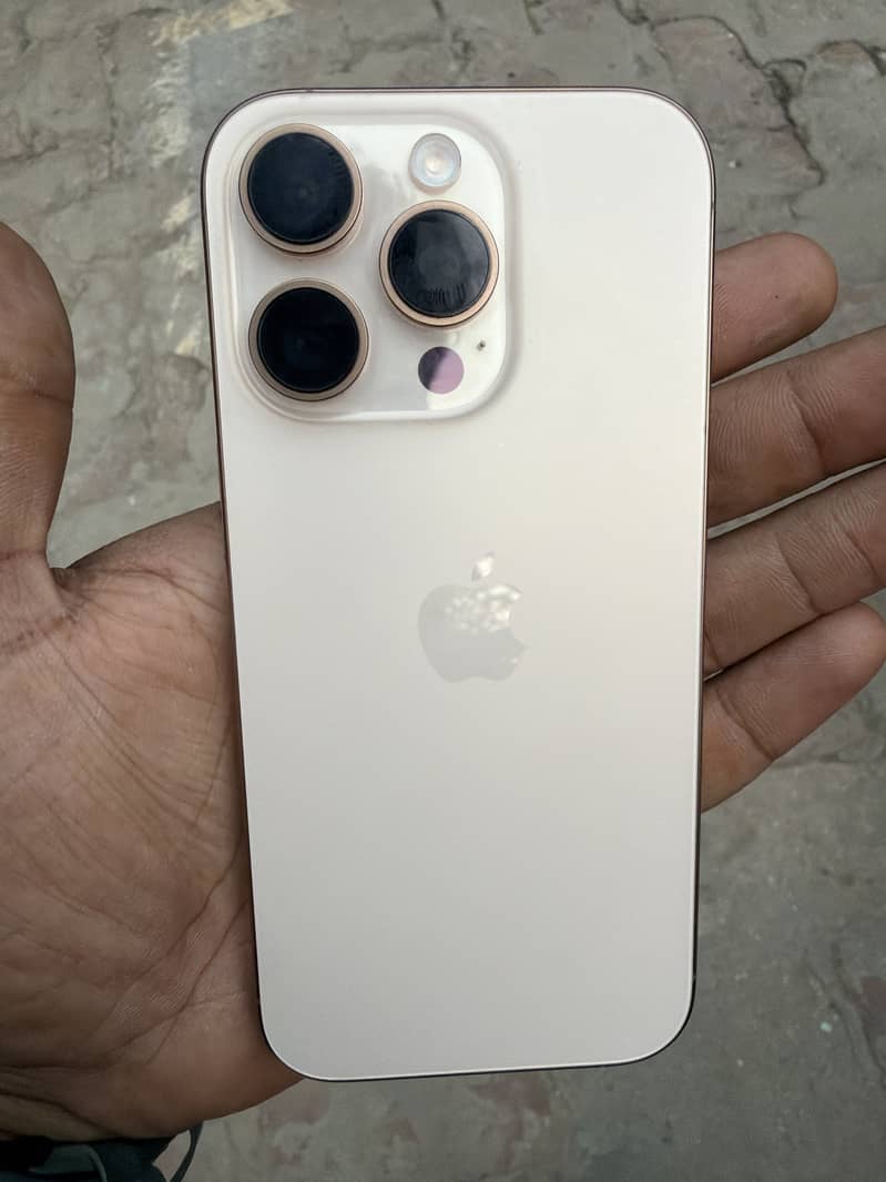 Apple iPhone 16 Pro 2