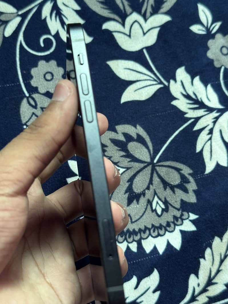 Apple iPhone 12 2