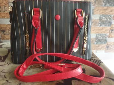stylish 3 zip ladies handbag new condition