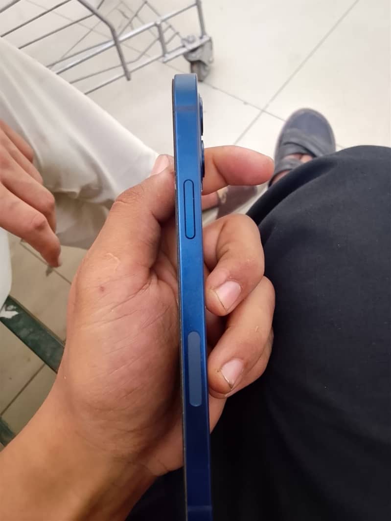 Apple iPhone 12 2