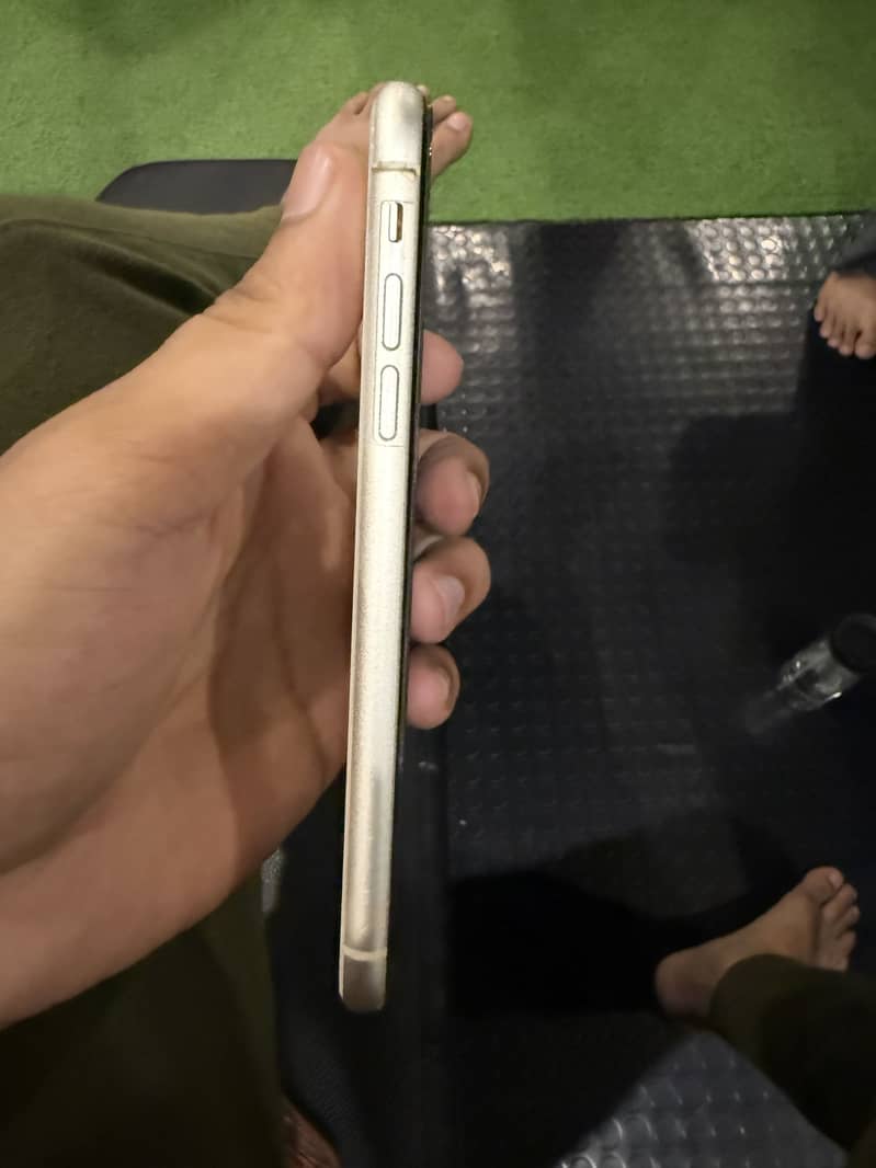 Apple iPhone 11 pta approve 10/10 1
