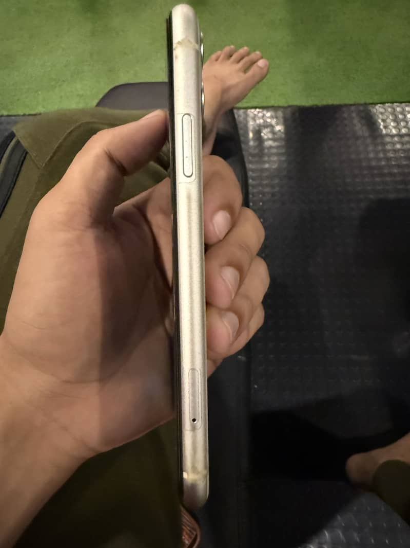Apple iPhone 11 pta approve 10/10 4