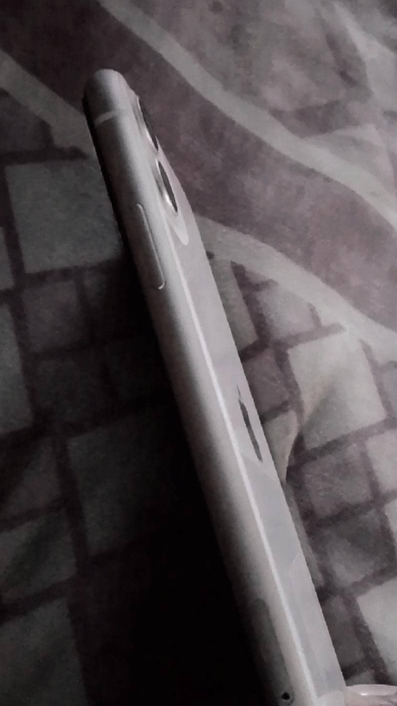 Apple iPhone 11 3