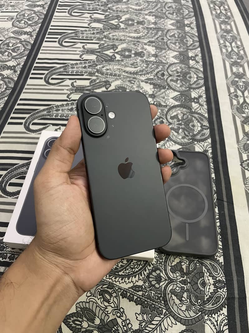 Apple iPhone 17 5