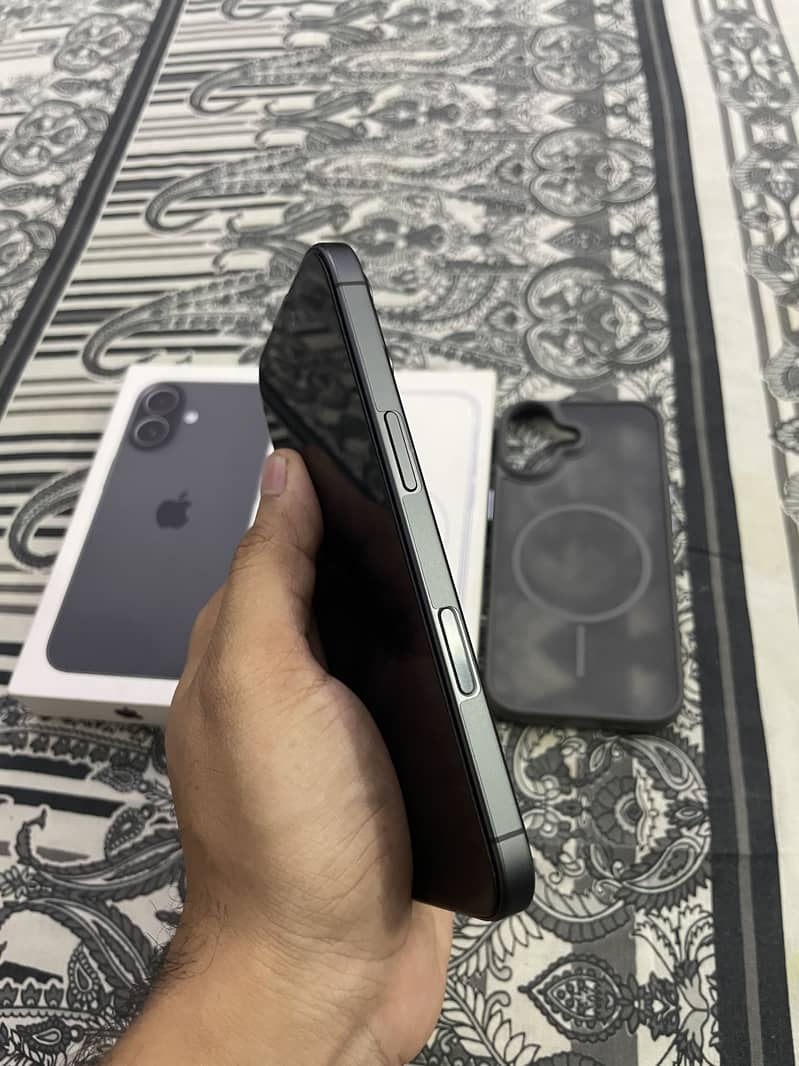 Apple iPhone 17 8