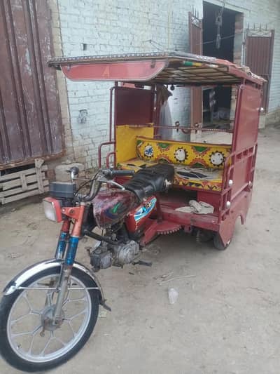رکشہ سیل کےلئے دستیاب ہے