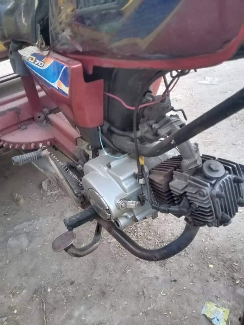 رکشہ سیل کےلئے دستیاب ہے 4