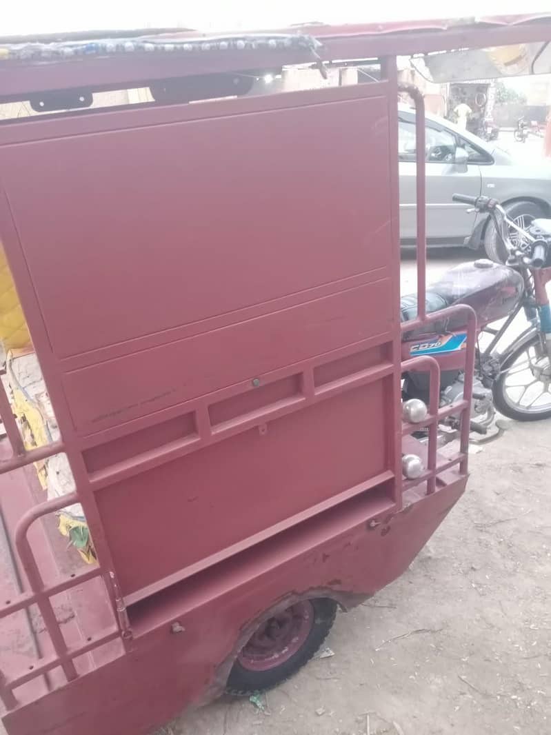 رکشہ سیل کےلئے دستیاب ہے 5