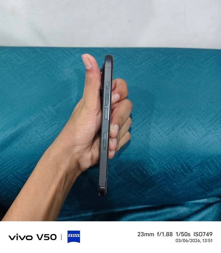 Apple iPhone 16 Pro 4