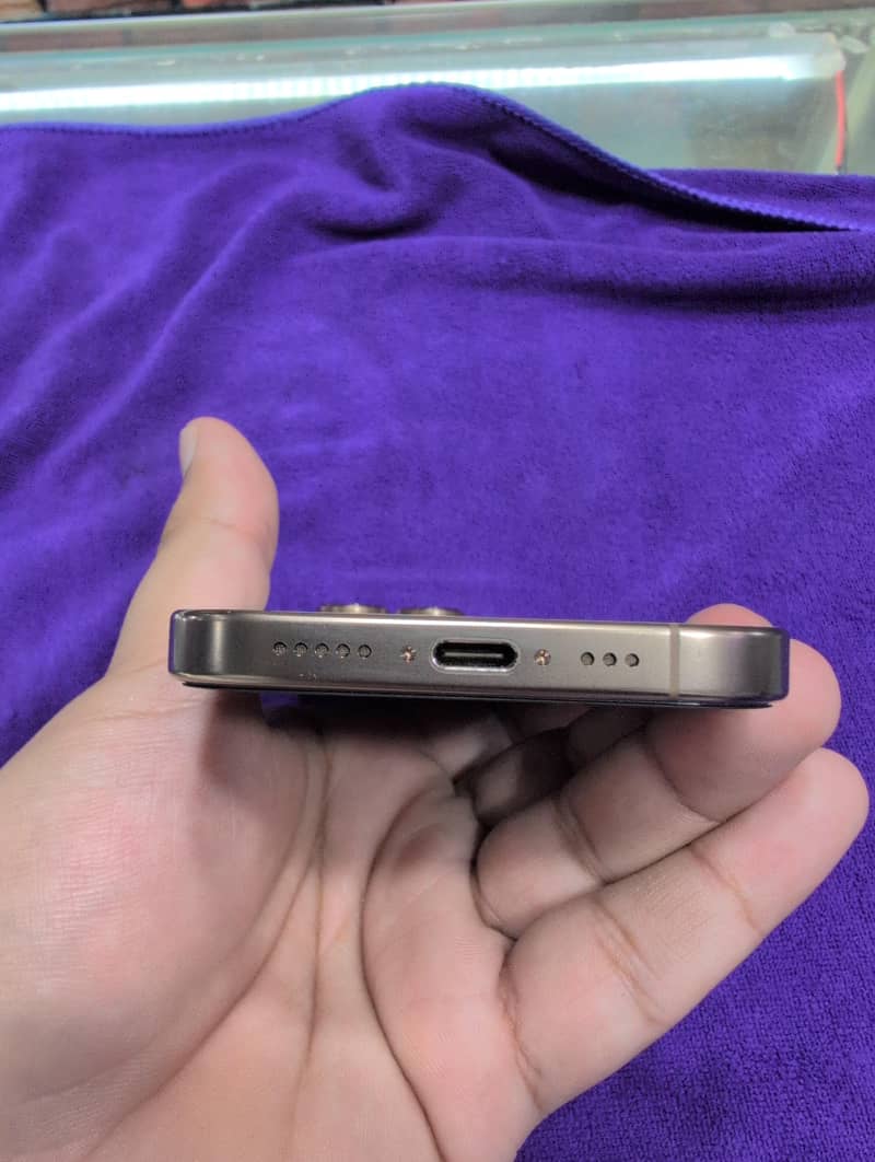 Apple iPhone 16 Pro 2