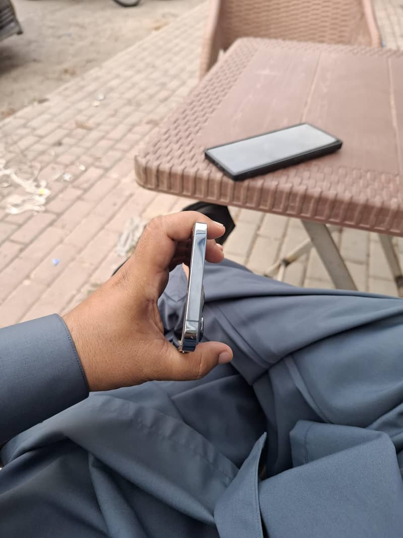 Apple iPhone 13 Pro Max 2