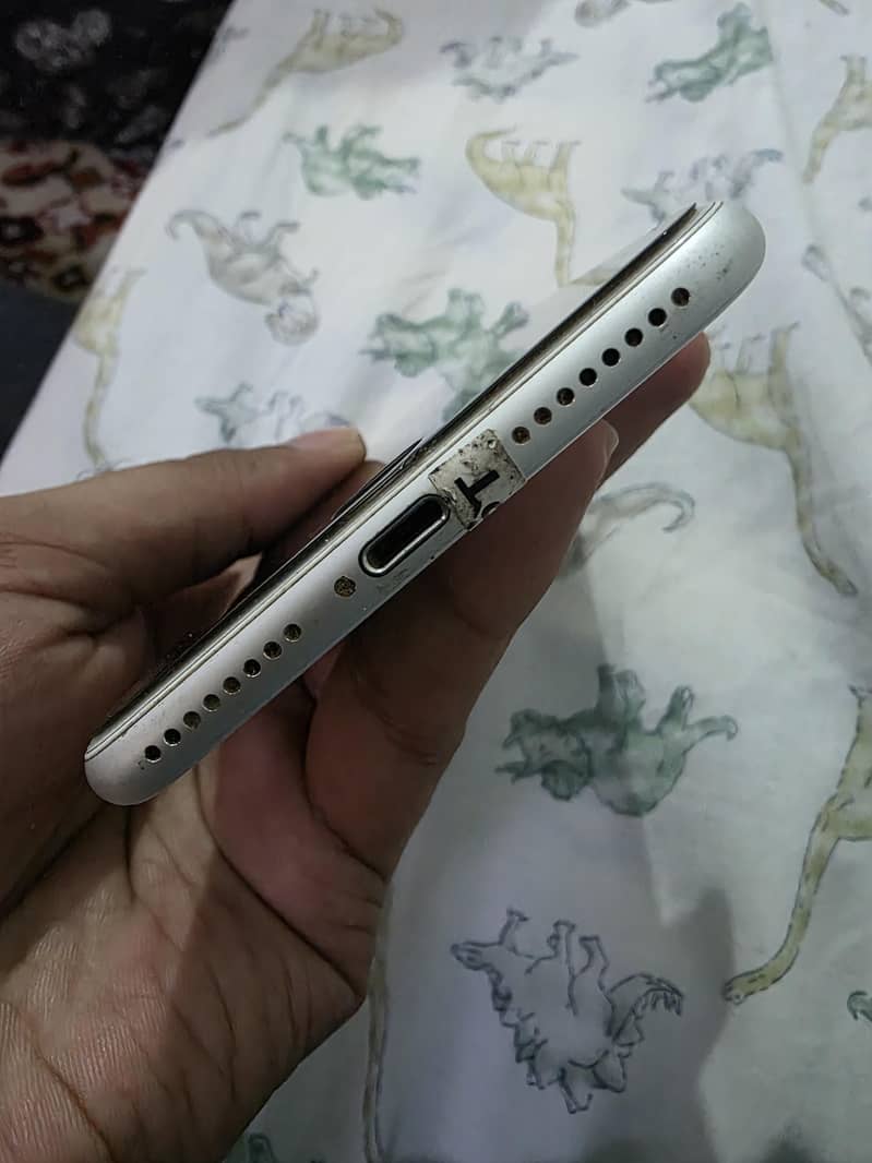Apple iPhone 7 Plus 3