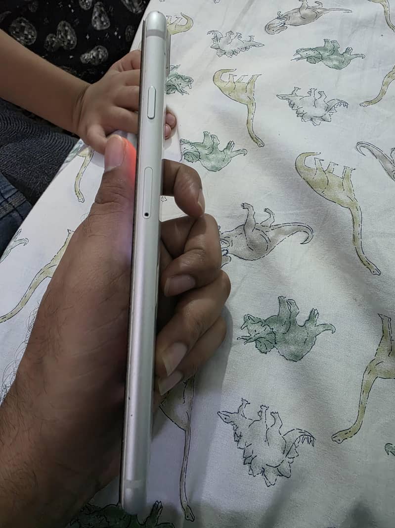 Apple iPhone 7 Plus 5