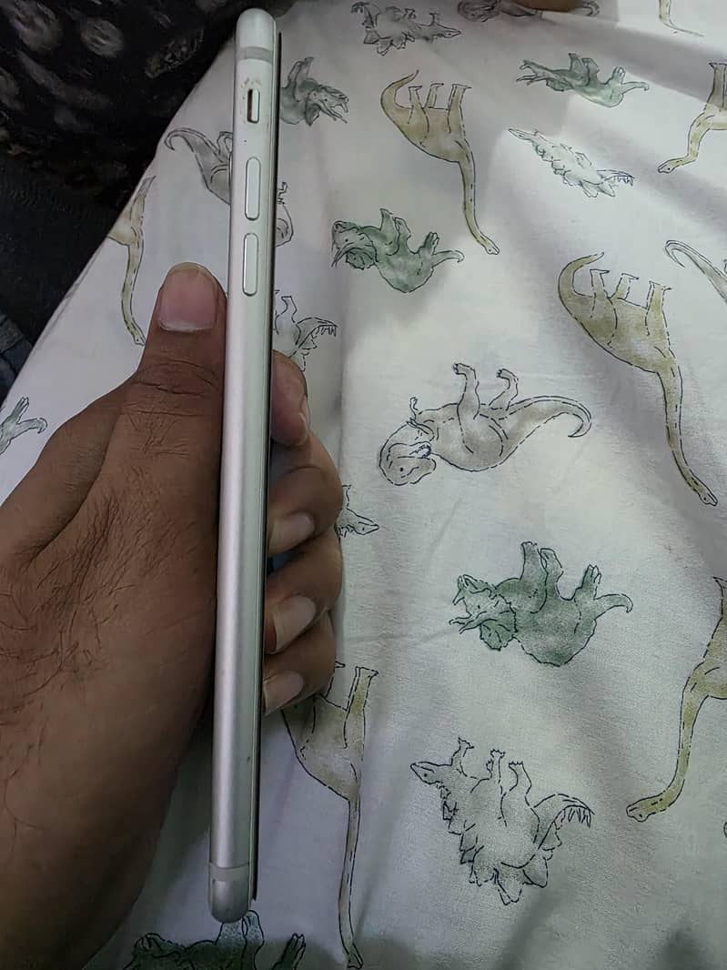 Apple iPhone 7 Plus 6