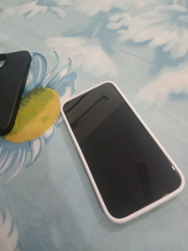 Apple iPhone 13 4