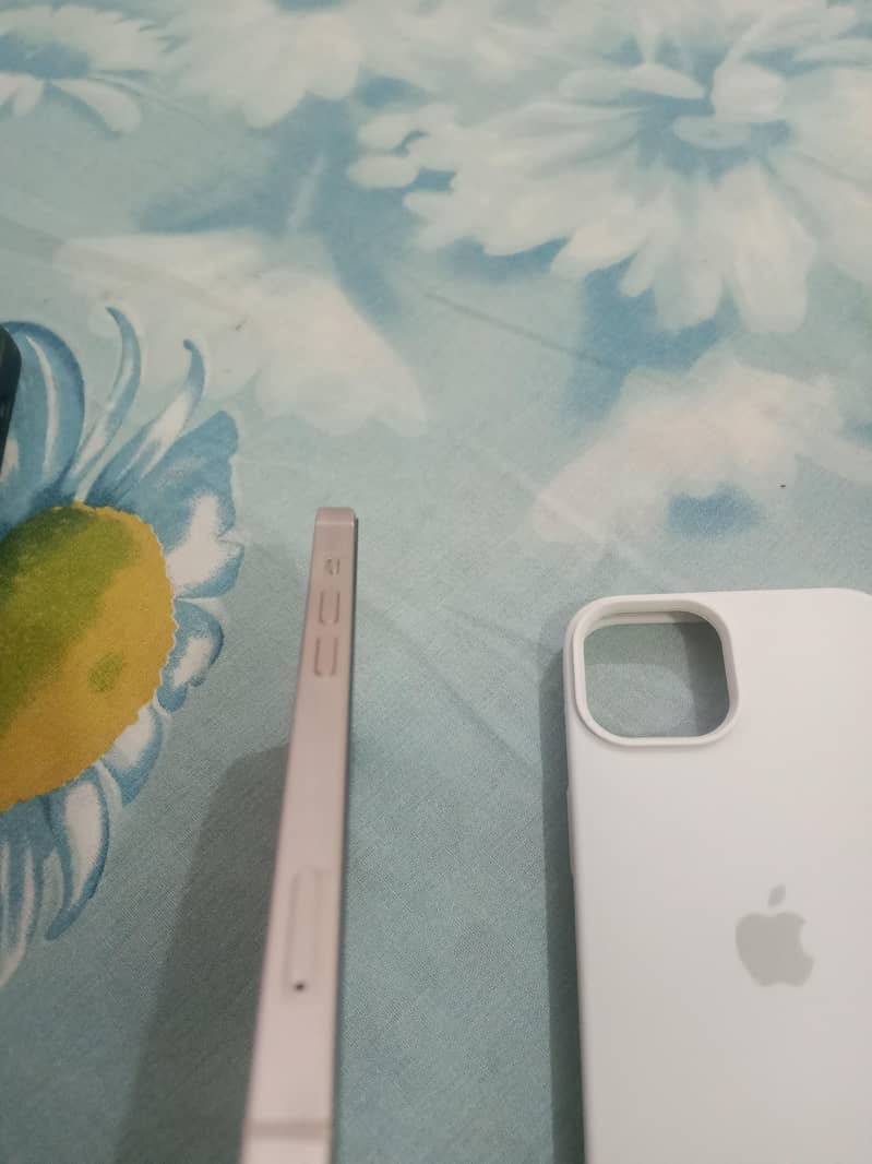 Apple iPhone 13 7