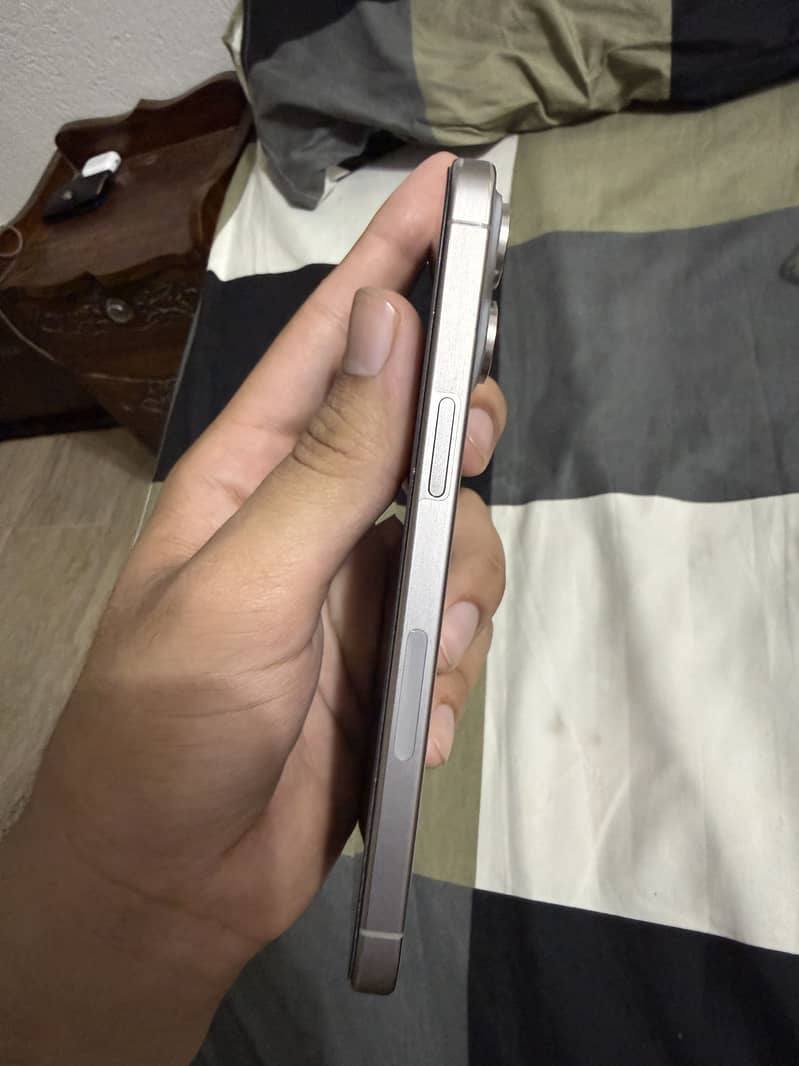 Apple iPhone 15 Pro Max 3