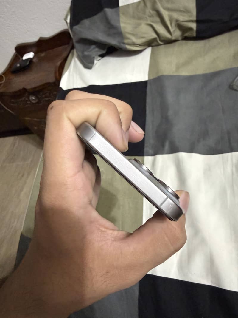 Apple iPhone 15 Pro Max 5