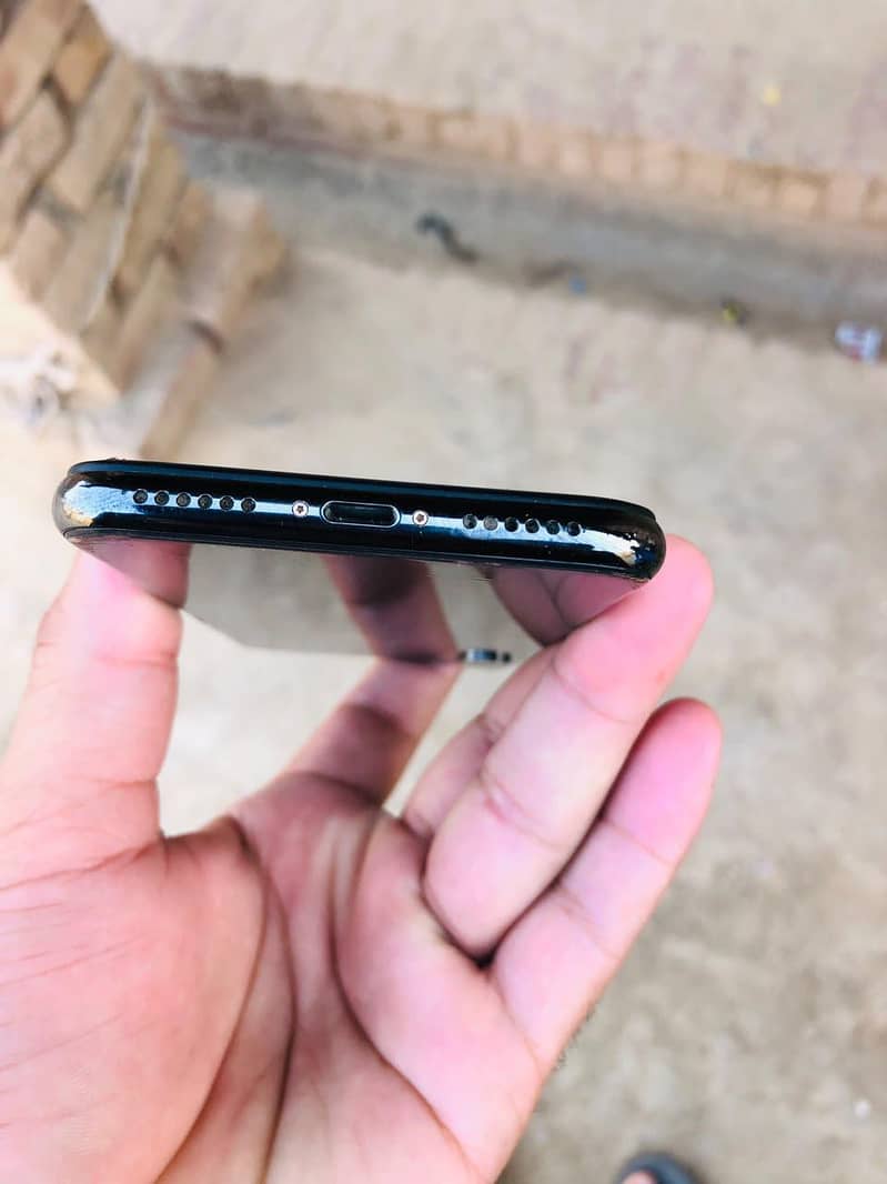 Apple iPhone X 3