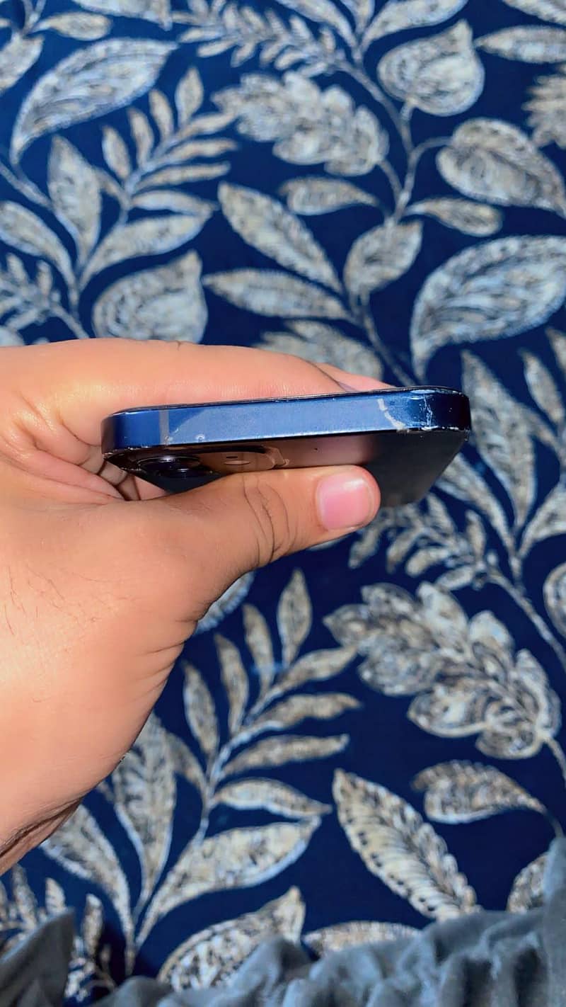 Apple iPhone 12 6