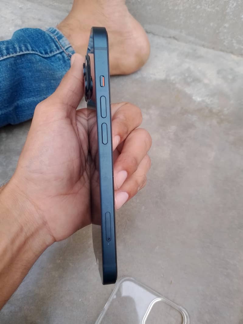 Apple iPhone 13 3