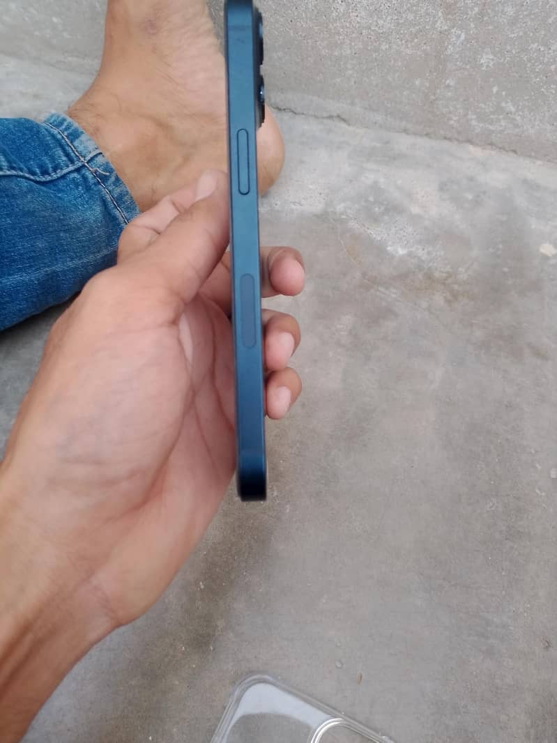 Apple iPhone 13 6