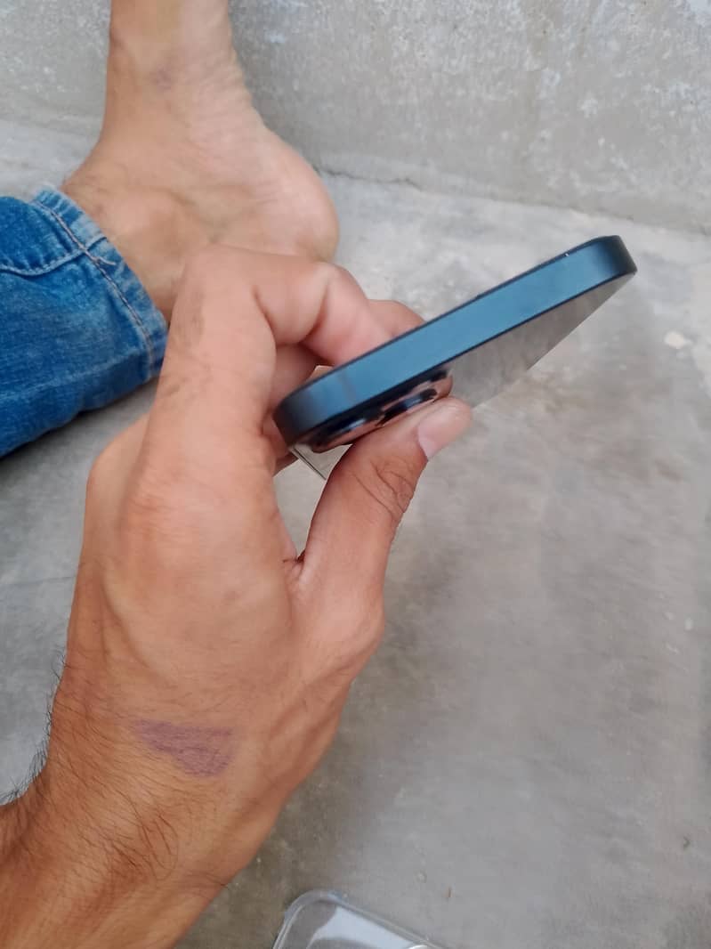 Apple iPhone 13 7