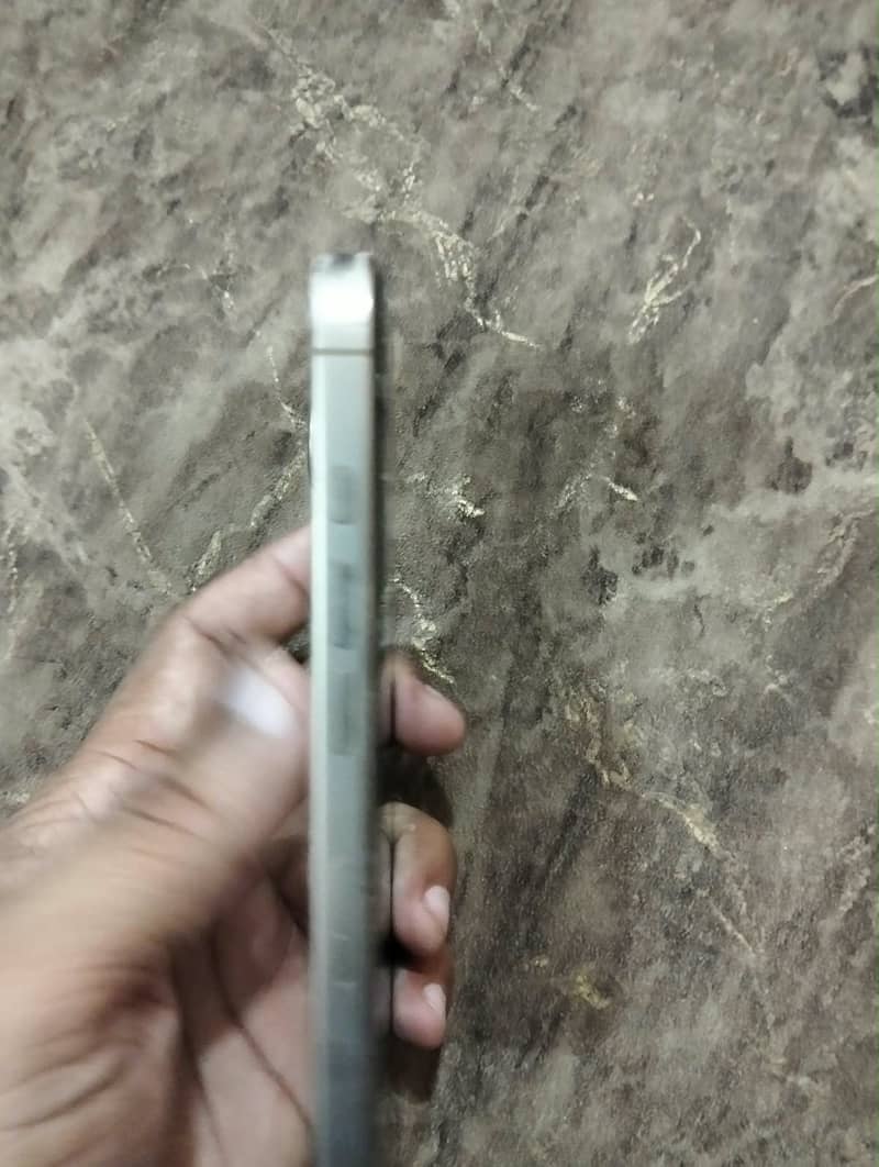 Apple iPhone 16 Pro 1