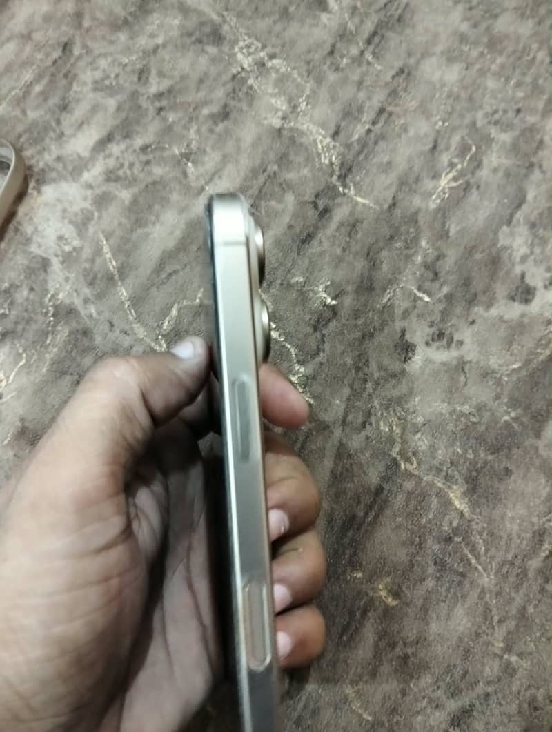 Apple iPhone 16 Pro 2