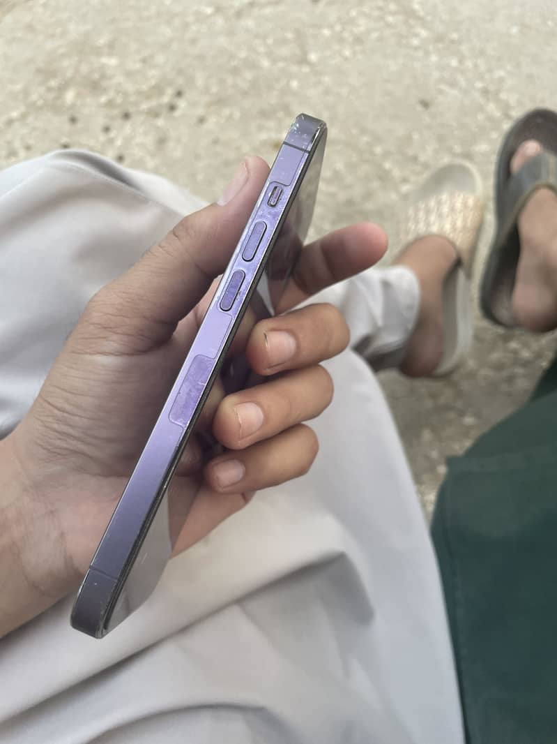 Apple iPhone 14 Pro 0