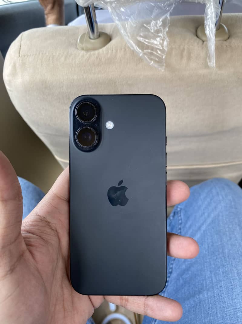 Apple iPhone 16 2