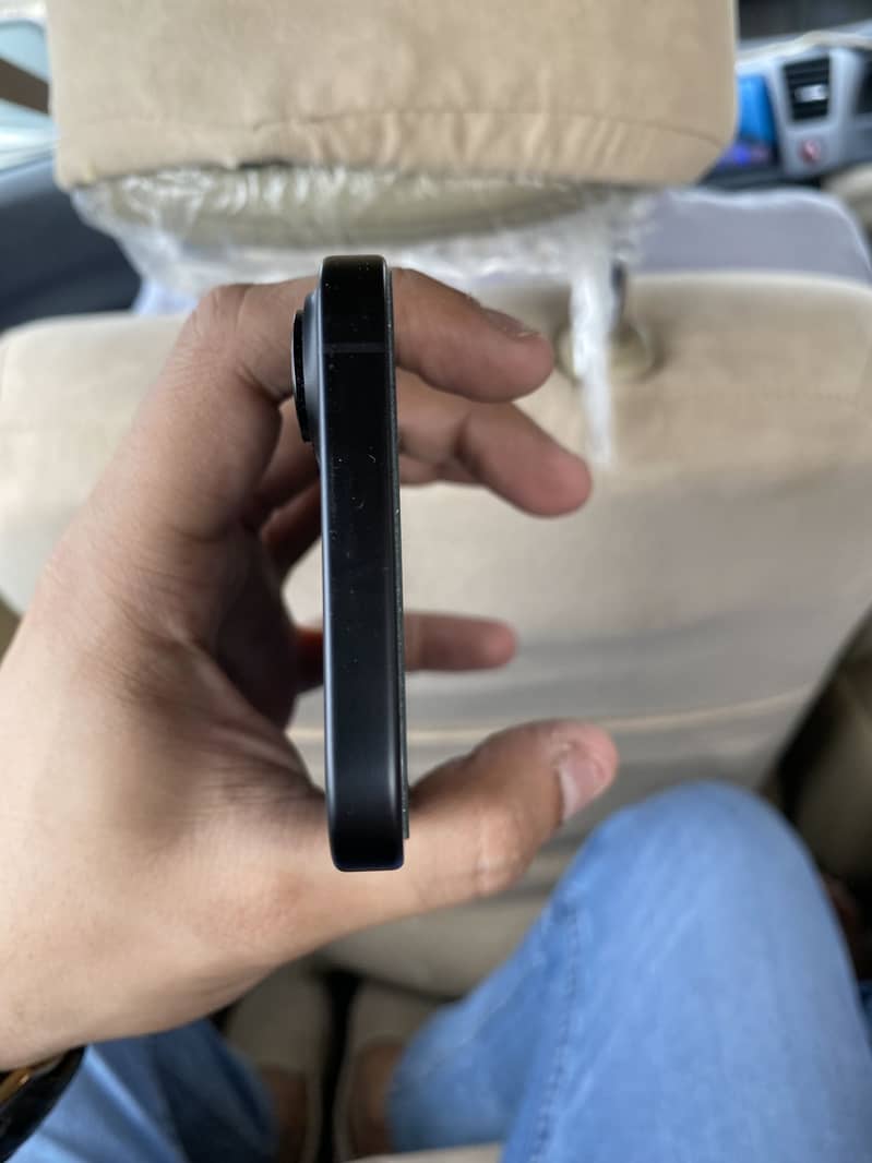 Apple iPhone 16 4