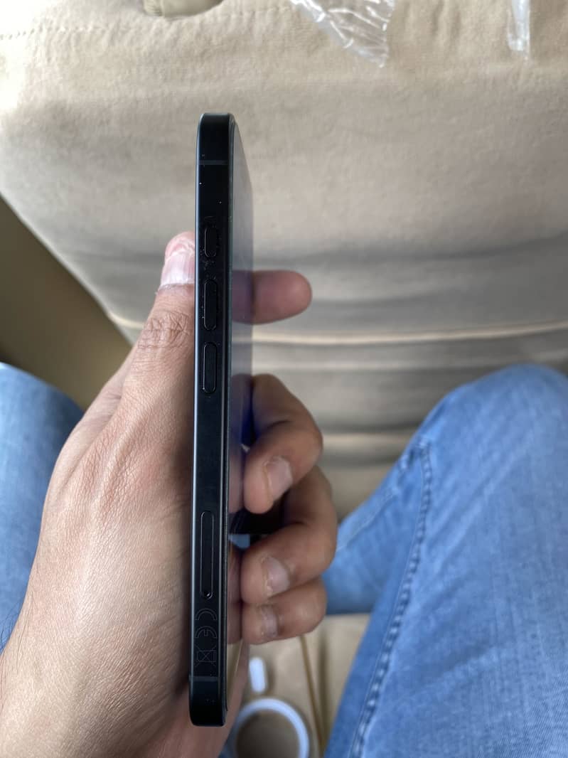 Apple iPhone 16 5