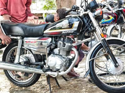 Honda cg125 self start black silver