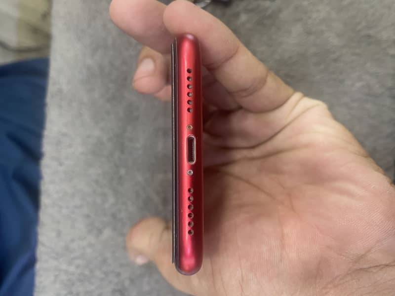 Apple iPhone 11 4