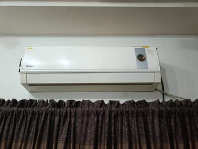 GREE 1.5 TON NON-INVERTER AC ( Genuine) — FOR SALE