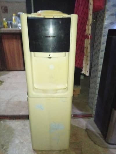 dispenser for sale in 7000 working me hai yeh cooling karta hai